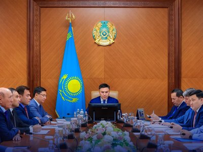 АППАРАТ ОТЫРЫСЫ: ӨЗЕКТІ МӘСЕЛЕЛЕР ҚАРАЛДЫ
