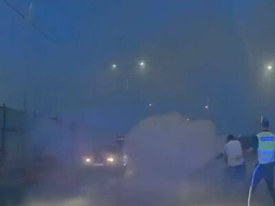  Пламя вырвалось из-под капота автомобиля на трассе Шымкент – Самара 