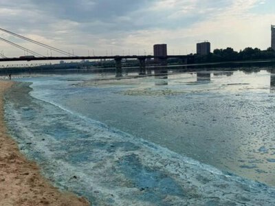 Изменение цвета воды и пена в Днепре: что говорят столичные экологи