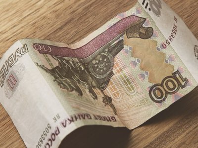 Кризис банковского сектора РФ: вкладчики массово снимают деньги, а миллиардеры выводят капитал