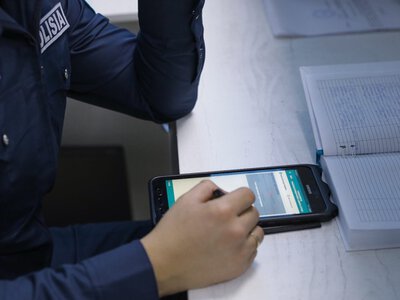  Мужчина отдал незнакомцу телефон для звонка и лишился его в Усть-Каменогорске 