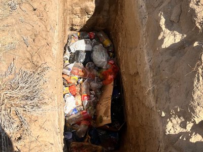  Берег Зайсана превратили в свалку: мусор закапывают в землю 