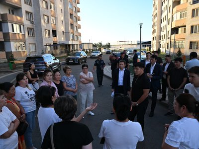 Аким города встретился с жителями дома №4 микрорайона «Құлагер»