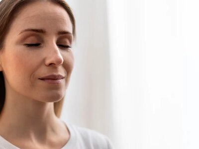 Почему стресс меняет лицо: 8 ежедневных привычек против кортизоловой кожи