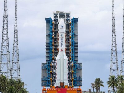  Китай готовится исследовать самые темные кратеры Луны 