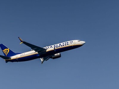 Мужчина едва не выпал из самолета Ryanair на высоте 4,5 километра: как это произошло