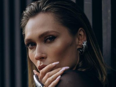 В объятиях любимого на море: Елена Светлицкая опубликовала романтические фото с Тарасом Цимбалюком