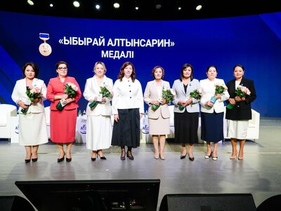 На городской Августовской конференции в Астане наградили ряд учителей