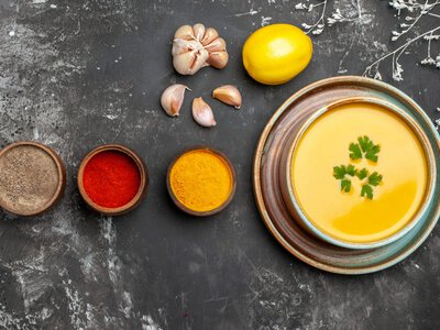 Секрет испанской кухни: пикантный соус ромеско из запеченных перцев и миндаля
