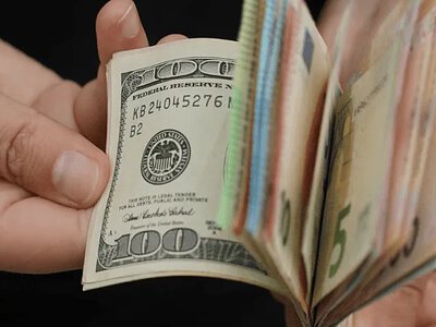В Украине упал официальный курс доллара
