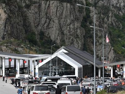 Тысячи россиян бегут из страны на фоне слухов о мобилизации