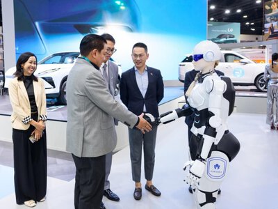 Chery готує роботів-поліцейських для інших країн: у Китаї вже працюють понад 100 гуманоїдів