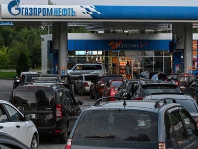 Вторая волна топливного коллапса в РФ: Москва скупает дорогой бензин в Азии