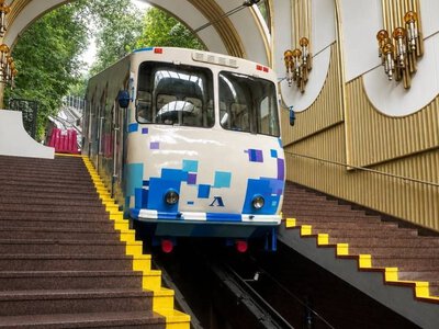В Киеве снова заработал фуникулер: что изменили в вагонах и на станциях