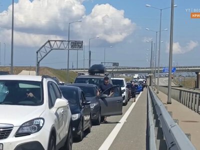 Перед Керченским мостом на выезде из Крыма собралось более 700 авто – российские власти