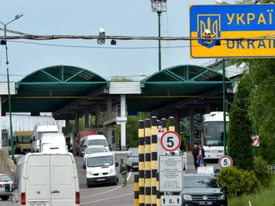 На кордоні з Польщею митний контроль прискорюють за допомогою планшетів: пілот у Грушеві став постійним