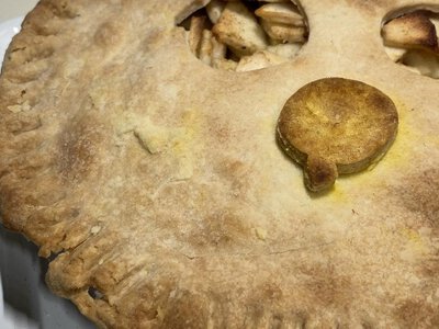 Пиріг «Кошик» з яблуками: пісочна основа і півтора кілограма начинки