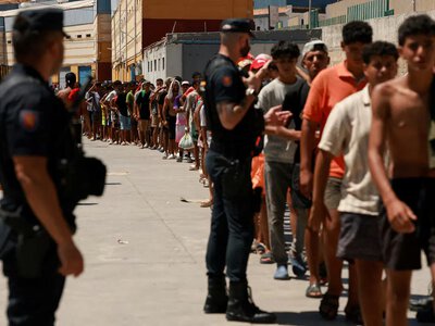 Первых мигрантов похоронили в испанской Сеуте после смертельной давки на границе