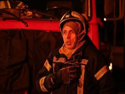 Киев пережил новую ночную атаку: в Дарницком районе горит склад, есть погибший