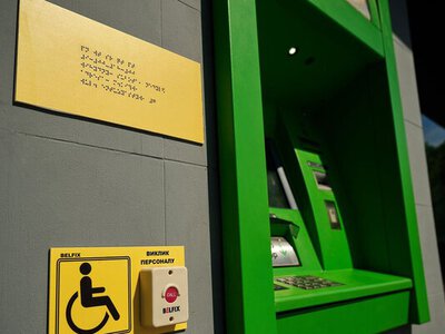 Лимит на снятие наличных в банкомате: какую сумму и сколько купюр выдают за один раз