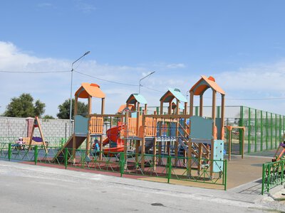 В МИКРОРАЙОНЕ АКЖАР ОТКРЫЛАСЬ НОВАЯ ДЕТСКАЯ ИГРОВАЯ ПЛОЩАДКА