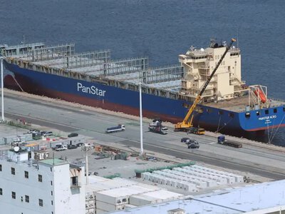 Южная Корея впервые отправила контейнеровоз в Европу через Арктику