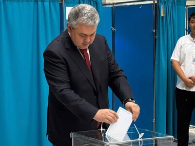  Глава МИД Казахстана отдал свой голос на выборах в Курултай 
