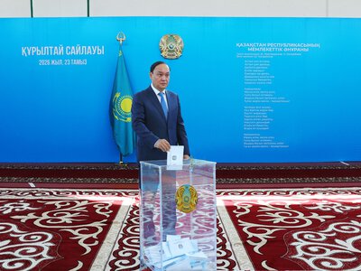 Ербол Қарашөкеев Құрылтай сайлауында дауыс берді