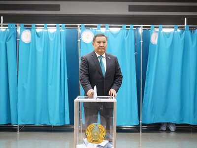 Аким Акмолинской области Марат Ахметжанов принял участие в выборах
