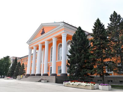 Аким области проголосовал на выборах депутатов Курултая