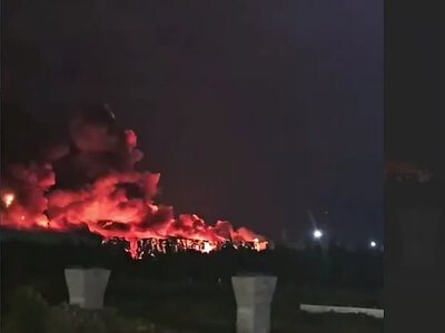 Под Санкт-Петербургом загорелась крупная промышленная зона: пылает Ижорский завод (видео)