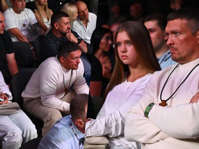 Усик посетил боксерское шоу во Львове вместе с дочерью и поделился совместными снимками