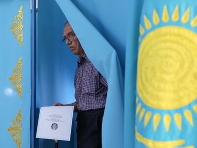 По предварительным данным, в Курултай проходят пять партий. Большинство — у «Әділета»