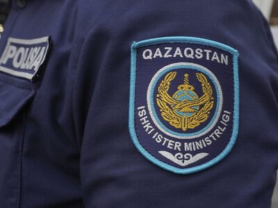  Полицейские помогли трем гражданам Китая, ехавшим в Испанию 