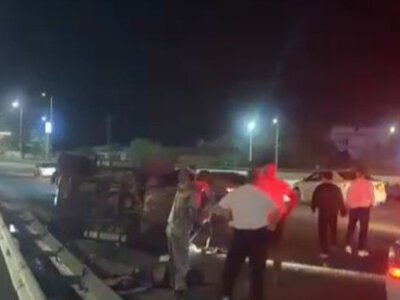  На подвесном мосту в Семее перевернулся автомобиль: пассажир погиб 