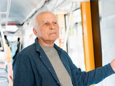 Пенсионерам отказывают в бесплатном проезде: что делать
