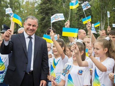 Президент присвоил заместителю главы ОВА Юрию Гранатурову почетное звание