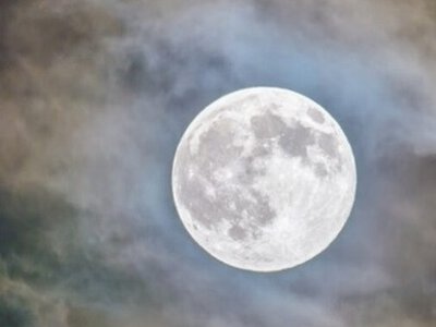 Американцы узнали о Луне кое-что странное