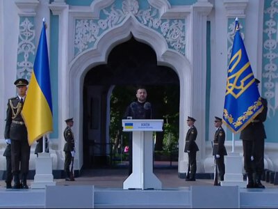 Президент Украины вручил почетные звания Огневич и Тополе на Софийской площади