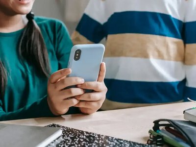 Новый учебный год во Франции стартует без смартфонов: правительство вводит строгие ограничения