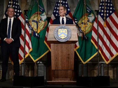 США ввели санкции против пяти ключевых секторов Ирана