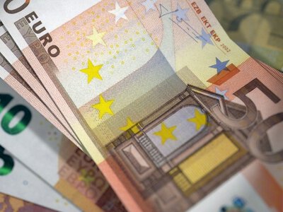 Курс валют на 25 августа 2026: сколько стоит доллар, евро и злотый?