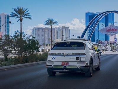 Tesla, Uber і Waymo отримали дозвіл на тисячі роботаксі в Неваді: Лас-Вегас стає новим полігоном автономних авто