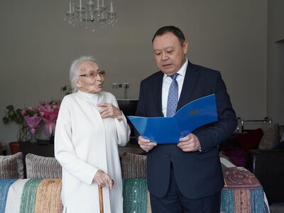 В Алматы поздравили с 90-летием Марфугу Айткожину