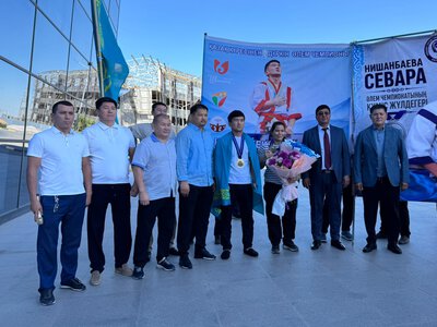 ШЫМКЕНТСКОГО ЧЕМПИОНА МИРА ТОРЖЕСТВЕННО ВСТРЕТИЛИ В АЭРОПОРТУ