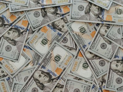 НБУ установил новый официальный курс доллара и евро на 26 августа