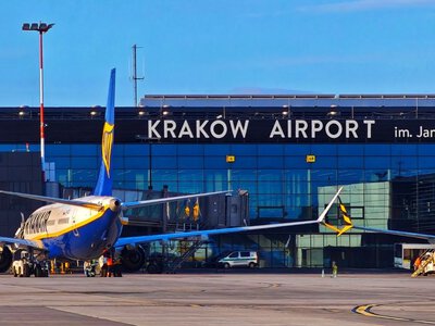 Над Краковом тимчасово закривали небо через втрату зв’язку з приватним літаком