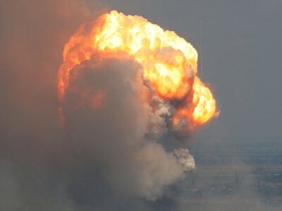 «Мощные взрывы» и отключения света: сообщают о ночной атаке дронов в Крыму