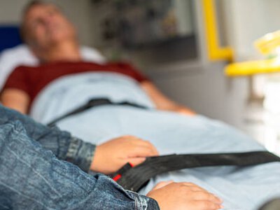  Пассажир самолета скончался после экстренной посадки в Атырау 