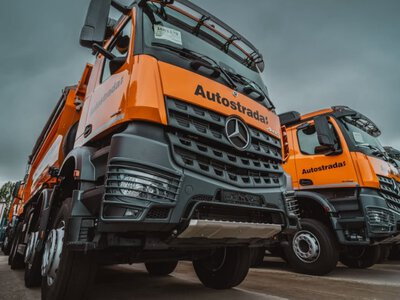 100 новых самосвалов: Автострада обновила парк техники на миллиард гривен (ФОТО)